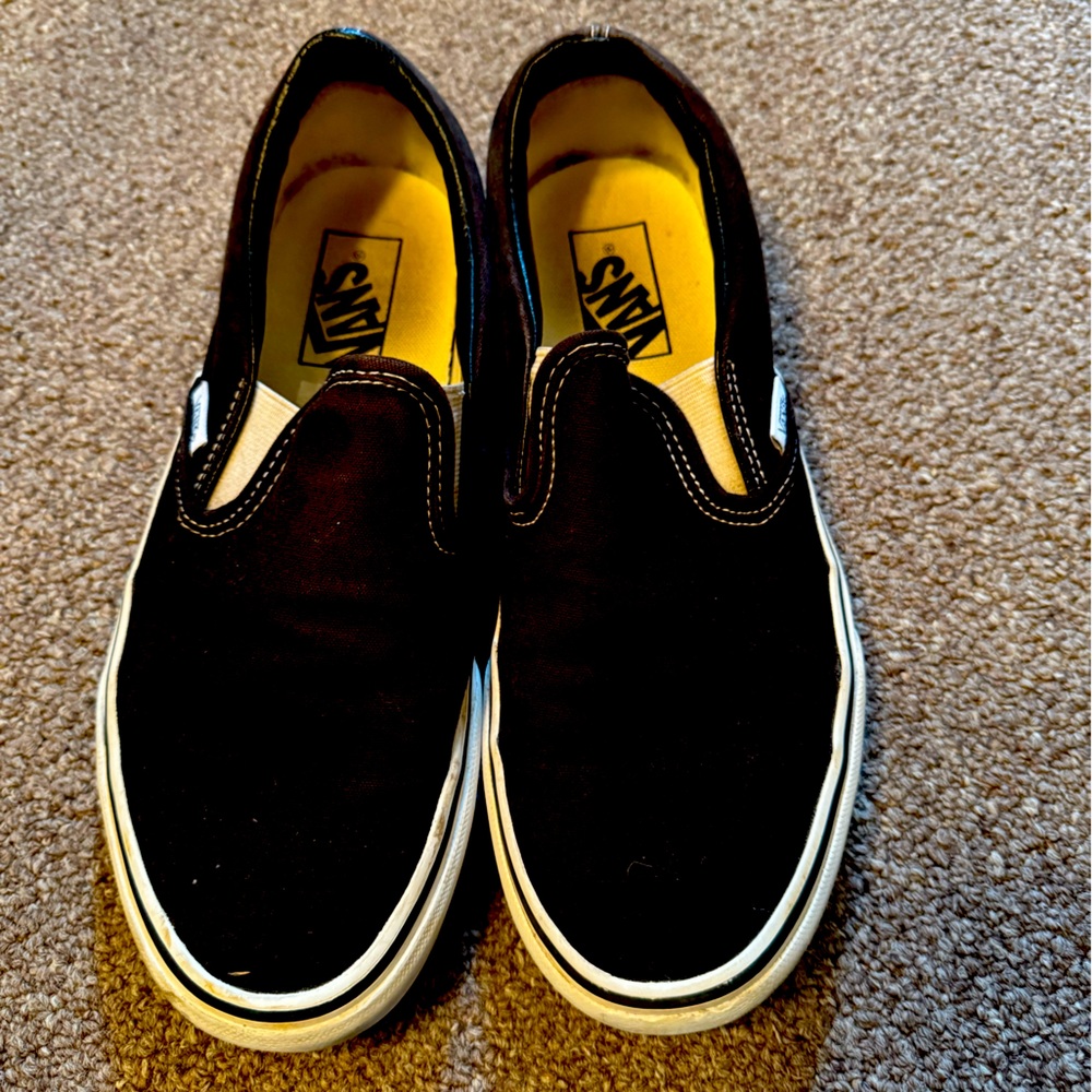 Vans Classic slip on shoes Men Size: 7. Women’s size: 8.5
